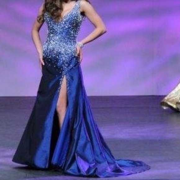 Tony Bowls Collection  Gown- Swarovski Crystal - Picture 4 of 11